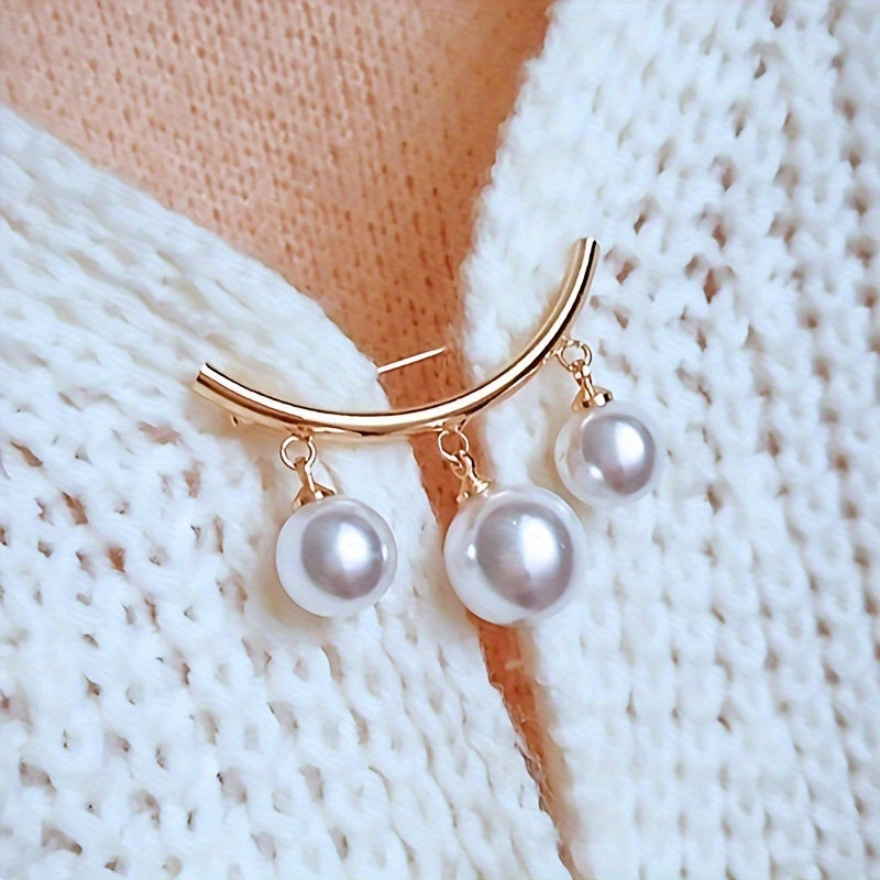 Broche Élégante Dorée avec Perle – Accessoire de Robe Col V, Fermoir Chic pour Gilet, Blanc & Doré
