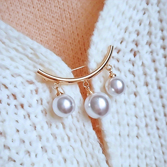 Broche Élégante Dorée avec Perle – Accessoire de Robe Col V, Fermoir Chic pour Gilet, Blanc & Doré